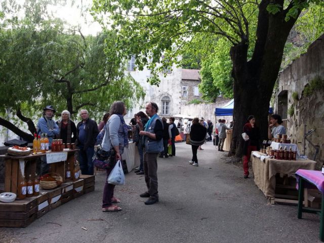 Marché de producteurs à Chirols